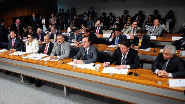 Sessão da Comissão de Serviços de Infraestrutura| Foto: Pedro França/Agência Senado