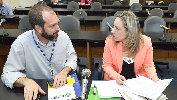 Adriana Accorsi em reunião da CPI que investiga casos de abusos contra menores | Carlos Costa/Assembleia
