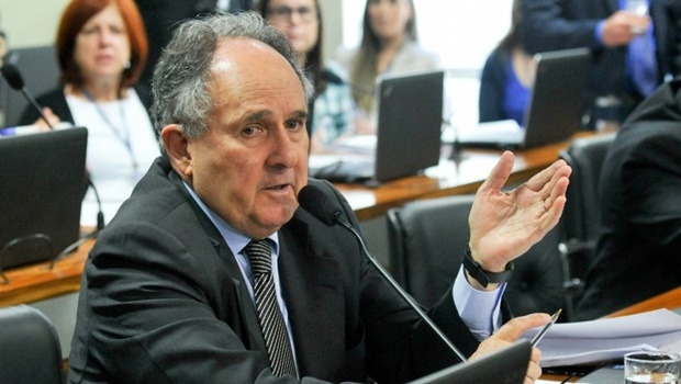 Para o senador Cristóvam Buarque (PDT-DF), autor da proposta, o objetivo é incentivar o interesse das crianças pelas ciências | Foto: Geraldo Magela/ Agência Senado