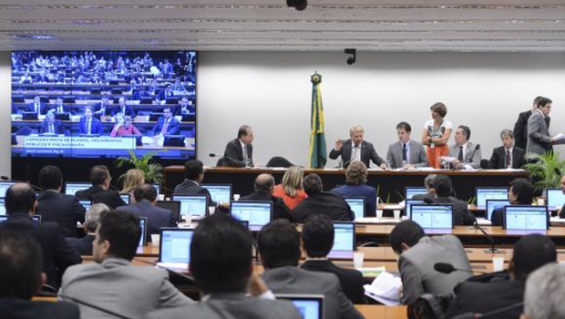 O pedido de revisão dos valores acabou gerando impasses na última reunião da CMO, no dia 26, e adiou a votação do relatório do senador Acir | Foto: GurgaczArquivo/Valter Campanato/Agência Brasil