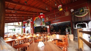 Com duas unidades em Goiânia, casa recria ambiente típico, inclusive com os famosos sombreros para clientes tirarem fotos | Foto: Divulgação