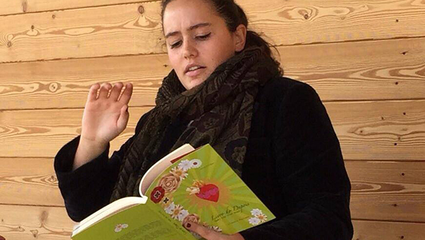 Italiana Maria Sparoli participou da “passegiata”, nome pelo qual é chamada a andança recitativa pelas ruas da cidade de Asolo