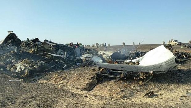 Segundo o oficial russo, os fragmentos estão espalhados por uma área de cerca de 20 quilómetros quadrados  | STR/Agência Lusa