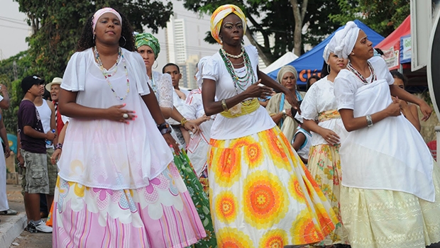 Dandara: ocorreu no país um movimento de reinterpretação das práticas religiosas de matriz africana; atualmente, também estão presentes em diferentes localidades de Goiás