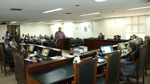 Engenheiro durante sustentação oral no TCE-GO