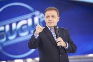 Gugu Liberato 21dc5738-590d-4e25-81c7-08a408159a69