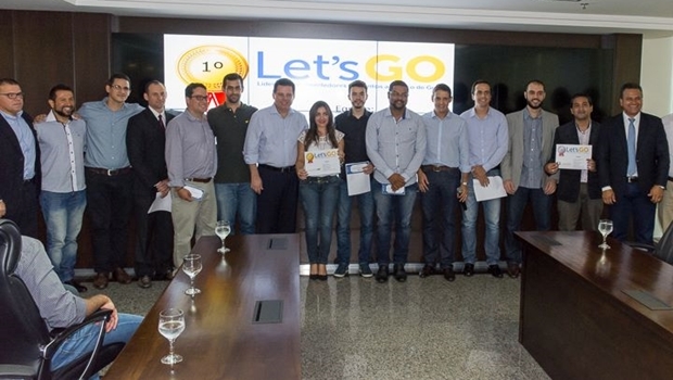 Governador Marconi Perillo e secretário Thiago Peixoto entregaram os prêmios aos vencedores | Foto: Segplan