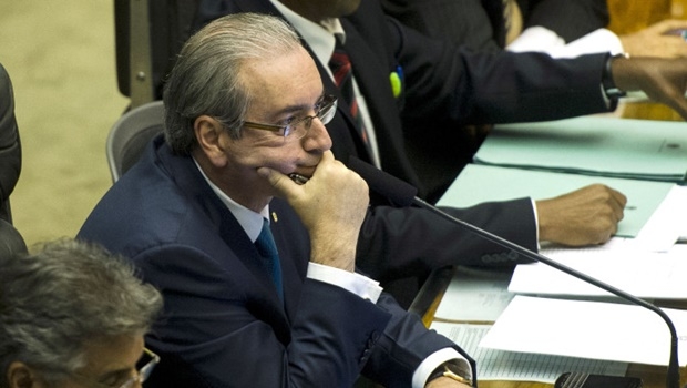 Brasília - O primeiro-secretário da Câmara, Beto Mansur faz a leitura dos documentos relativos ao pedido de impeachment da presidenta Dilma. Ao lado, o presidente da Casa, Eduardo Cunha (Marcelo Camargo/Agência Brasil)