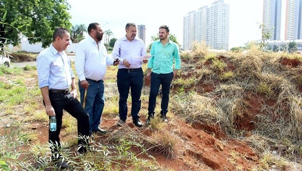 Vereadores Geovâni Antônio, Paulo Magalhães, Elias Vaz e Mizair Lemes Jr durante diligência da CEI | Foto: Gerson Neto