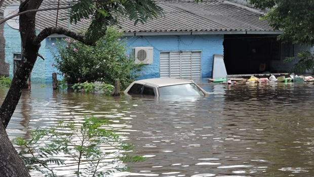 Imagem da Defesa Civil de Uruguaiana. Enchente desabrigou famílias