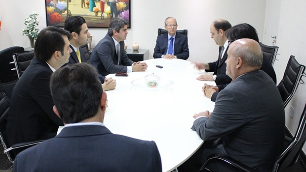 Presidente do TCM, Honor Cruvinel (centro) e Lauro Machado, procurador-geral do MPGO | Divulgação/TCM