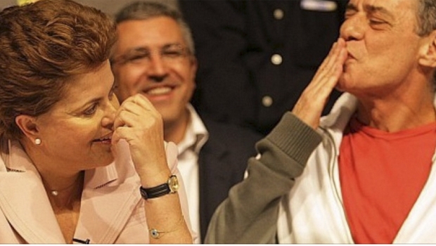 Dilma Rousseff e Chico Buarque: a política é honesta, mas o governo petista é corrupto; o artista tem o direito de apoiá-la e é ilícito criticá-lo, mas ataques rasteiros não são críticas | Divulgação