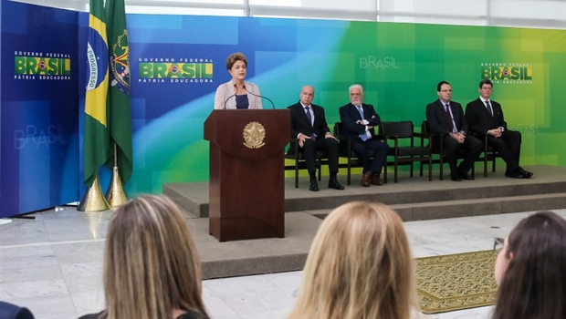 Dilma Rousseff durante cerimônia de posse do ministro da Fazenda, Nelson Barbosa, e do ministro do Planejamento, Orçamento e Gestão, Valdir Simão no Palácio do Planalto | Foto: Roberto Stuckert Filho/PR