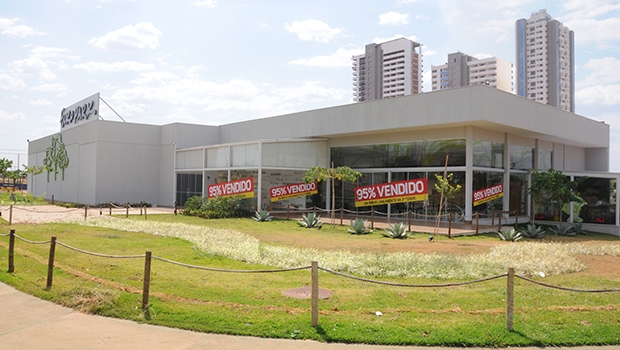 Stand de Vendas da Europark, no Parque Lozandes | Fernando Leite/Jornal Opção