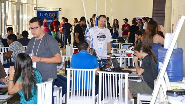 Jovens se reúnem para a Hackatona Let's GO