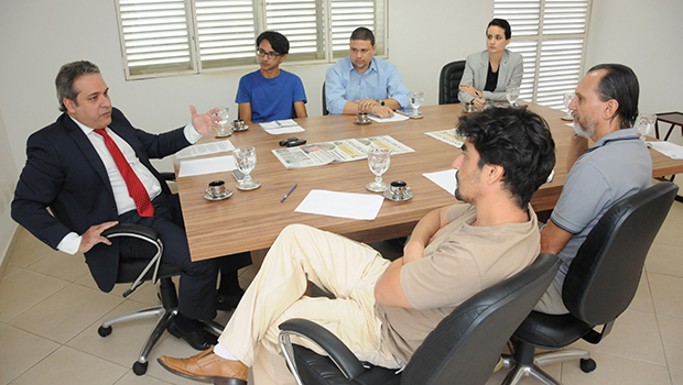 Secretário de Governo, Henrique Tibúrcio, em entrevista ao Jornal Opção: “O gestor, mais do que não cometer irregularidades, deve estar vigilante para que elas não sejam praticadas durante a sua gestão” | Foto: Renan Accioly 