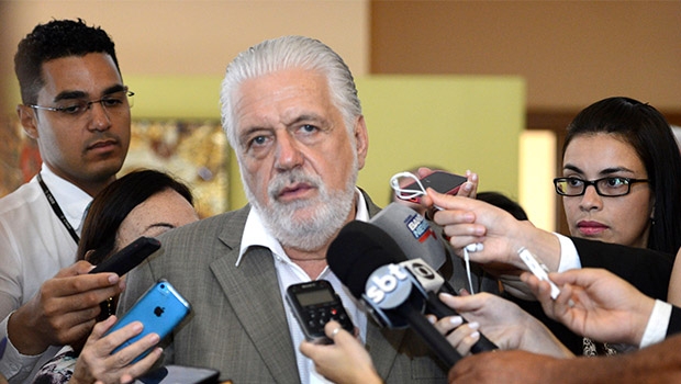 Ministro da Casa Civil, Jaques Wagner: “Quem manda na  economia é Dilma, não adianta apontar o fuzil para outro” | Foto:  José Cruz/Agência Brasil