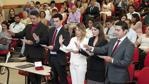 Presidente interina da Assembleia, Luana Ribeiro, em solenidade de posse dos novos promotores de justiça do Tocantins