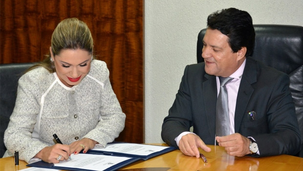 Deputada Luana Ribeiro ao assumir o comando do Legislativo tocantinense: empenho na condução dos trabalhos 