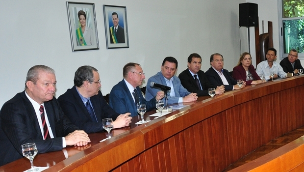 Governador e prefeito reunidos com empresários  | Foto: Walter Alves