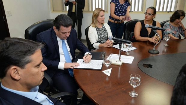 Governador participou, nesta terça-feira (22), da posse dos novos membros do Conselho Estadual dos Direitos da Criança e do Adolescente | Foto: Reprodução/Facebook