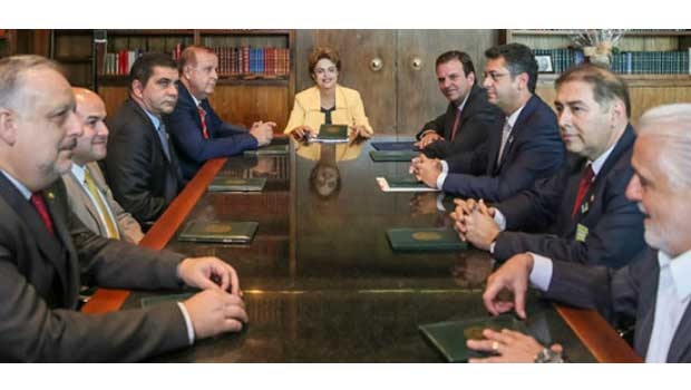 Prefeitos com a presidente Dilma: apoio contra o impedimento