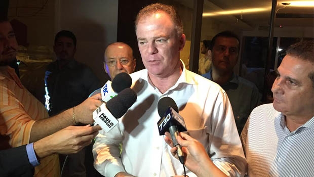 Governador participou de solenidade na sede do PSB goiano | Foto: Alexandre Parrode