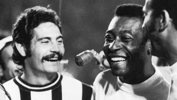 Pelé e Rivellino: segundo o alemão Beckenbauer, são os dois grandes jogadores da história do futebol brasileiro