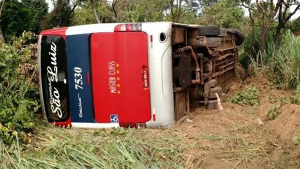 Ônibus da Expresso São Luiz viajava de Goiânia a Cuiabá | Divulgação/PRF