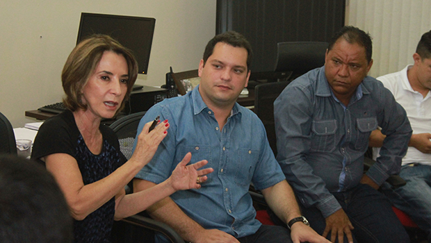 Secretária Raquel Teixeira em reunião com conselheiros tutelares | Leoinran