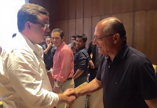 Zani cumprimenta Alckmin, em São Paulo | Foto: arquivo pessoal 