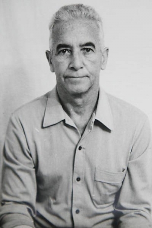 Apolonio de Carvalho em pé 00000028