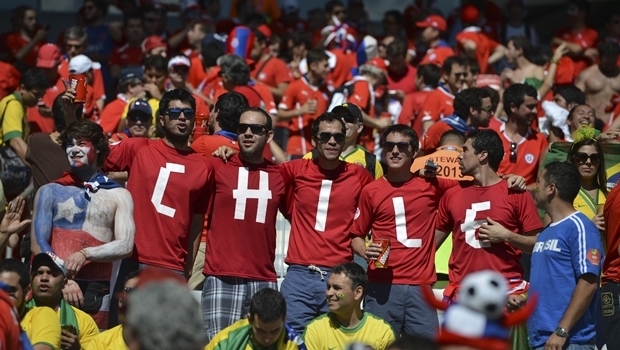 Torcida do Chile, que fez bonito na Copa do Mundo de 2014, foi motivo de multa aplicada pela Fifa por insultos homofóbicos no ano passado | Foto: Marcello Casal Jr/ Agência Brasil