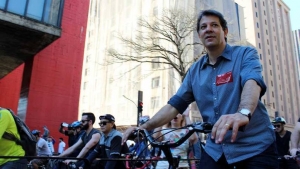 Fernando Haddad size_810_16_9_fernando-haddad-anda-de-bicicleta