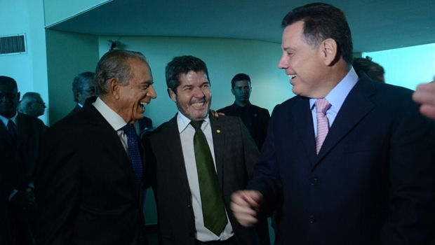 O ex-prefeito Iris Rezende, o deputado federal Waldir Soares e o governador Marconi Perillo se encontram antes do início do evento na Asmego | Foto: Gabinete de Imprensa