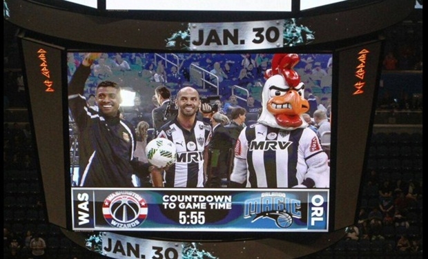 Mascote roubou os holofotes ao lado do eterno ídolo atleticano Marques