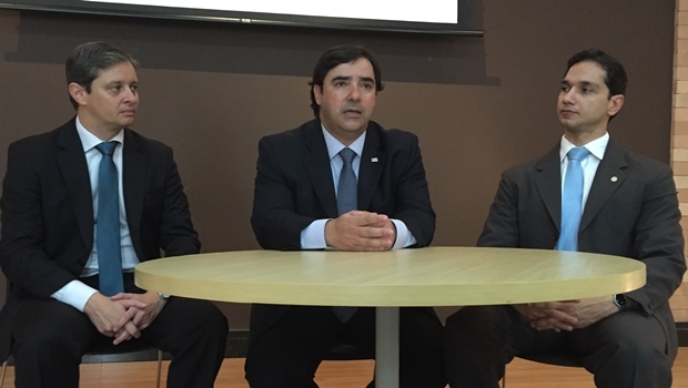 Representantes da OAB Forte: Hallan Rocha, Flávio Buonaduce e Pedro Paulo de Medeiros, durante a coletiva de imprensa | Foto: Alexandre Parrode / Jornal Opção