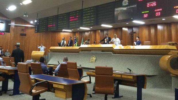 Última sessão no plenário do período de autoconvocação da Câmara de Goiânia \ Foto: Larissa Quixabeira 
