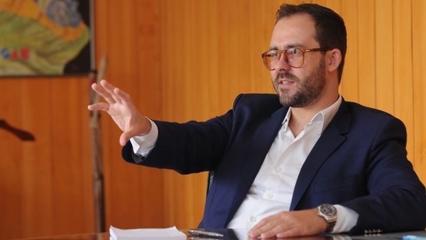Visitamos o Complexo Prisio­nal Odenir Guimarães. Fiscalizamos direitos humanos dos presos e também dos servidores. Pela primeira vez um presidente  da OAB foi ao complexo prisional. Nin­guém acreditou que eu iria, mas fui”