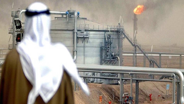 Barril de petróleo custava mais de 100 dólares há dois anos e hoje está a menos de 30 dólares