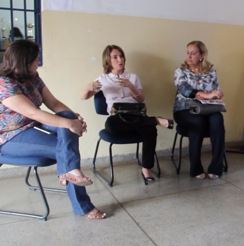 Secretária de Educação é recebida em escola e conversa com alunos sobre as OSs nos colégios goianos