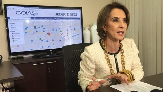 Secretária Raquel Teixeira explica que alunos poderão trocar escolas | Foto: Alexandre Parrode / Jornal Opção