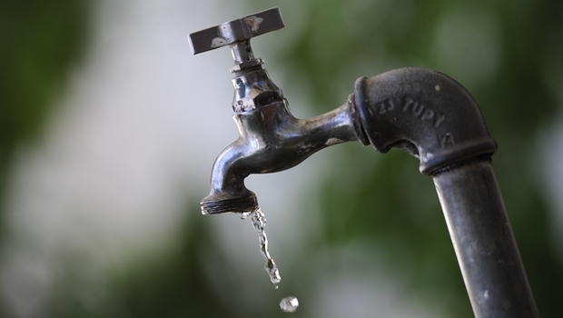 A média nacional é 82,5% de água encanada, 48,6% de coleta de esgoto e 39% de tratamento | Foto: Pedro França/Agência Senado