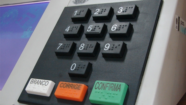 Reeleição para presidente, governador e prefeito, além de presidentes do Senado e Câmara, deixa de existir