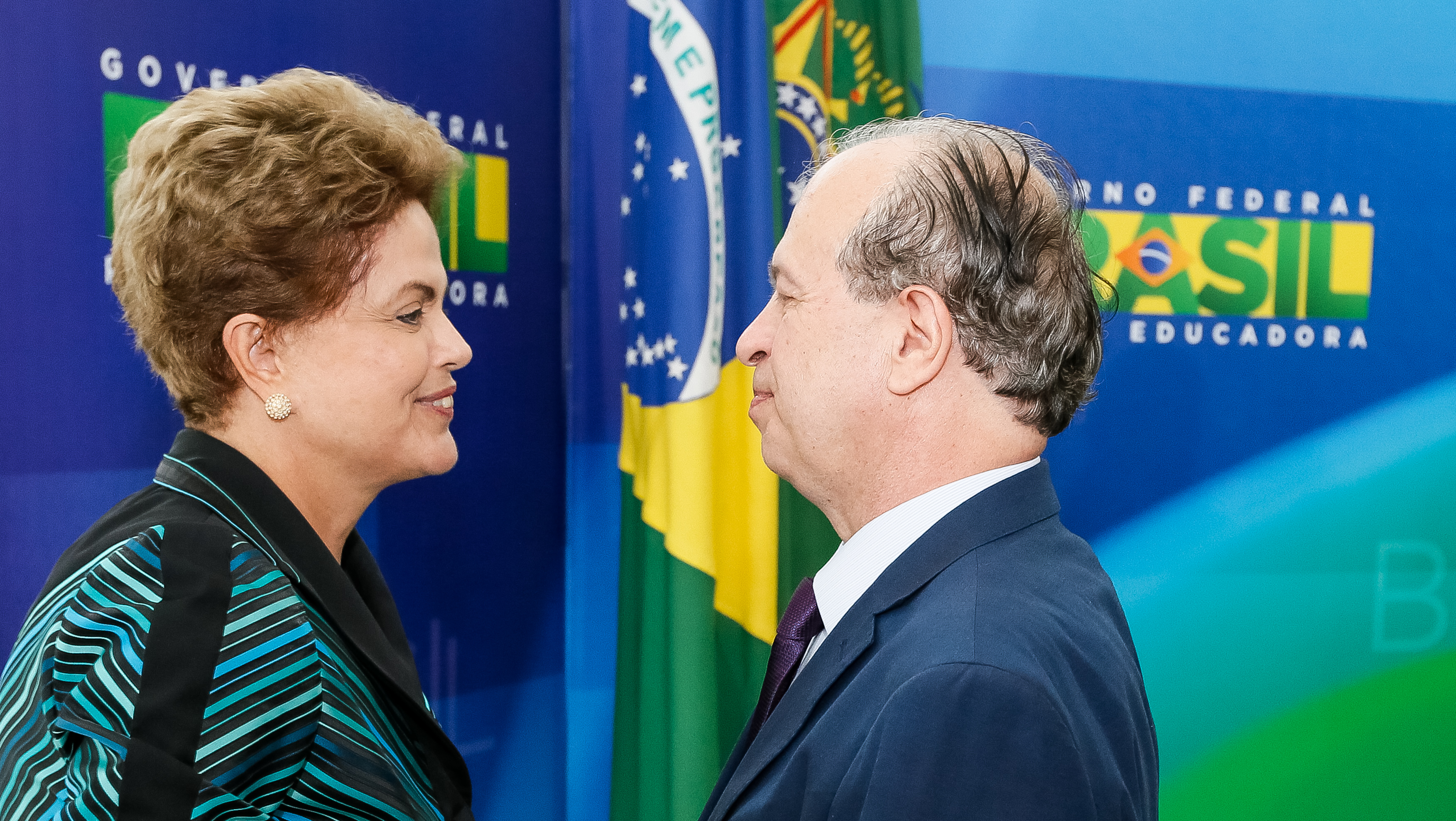 Base pensada pelo governo Dilma, por meio do ex-ministro Renato Janine, está longe de ser alcançar uma pátria educadora