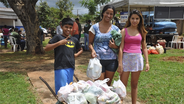 Família sai satisfeita com o resultado de sua participação no programa Troca Sustentável, do governo de Trindade | Foto: Divulgação