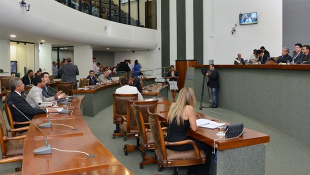 Parlamentares querem obras em suas bases