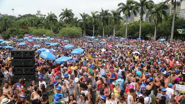 Festa dos foliões, como se vê na foto, não é tão alegre na quantidade de lixo deixado nas ruas | Foto: Fernando Maia/ Riotur