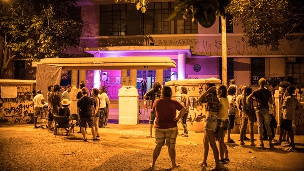 Manifestantes na porta do Lyceu de Goiânia | Foto:  Reprodução/Ocupação Lyceu de Goiânia