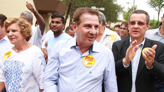 A senadora Lúcia Vânia, o pré-candidato Vanderlan Cardoso e o vice-presidente nacional do PSB Beto Albuquerque em evento do partido na capital | Foto: Leo Iran